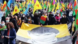 Binler Düsseldorf'da Newroz yürüyüşüne başladı