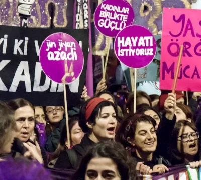 Aile kutsanırken kadın silikleşiyor