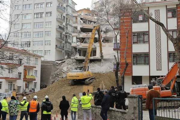 Bine yakın insan bir günde evsiz kaldı