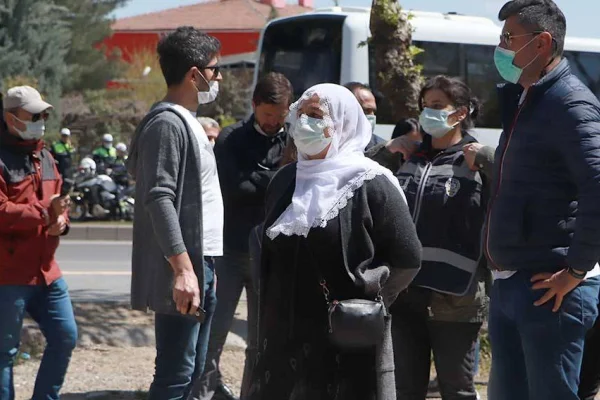 Abluka altında tecrit protestosu