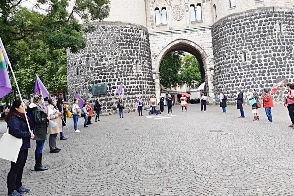 İşgal, ırkçılık, şiddetle yaşamaya hayır