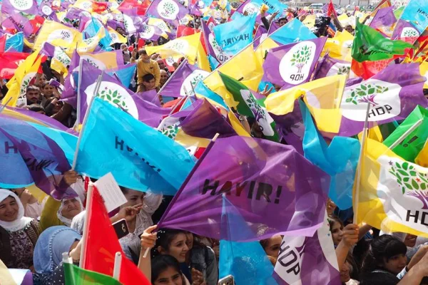 Demokrasi de, değişim de HDP'yi sahiplenmektir