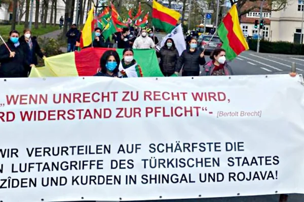 Avrupa'da Kürtler işgale karşı alanlarda