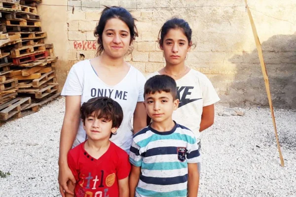 Tutsak anne ve babalarını soruyorlar