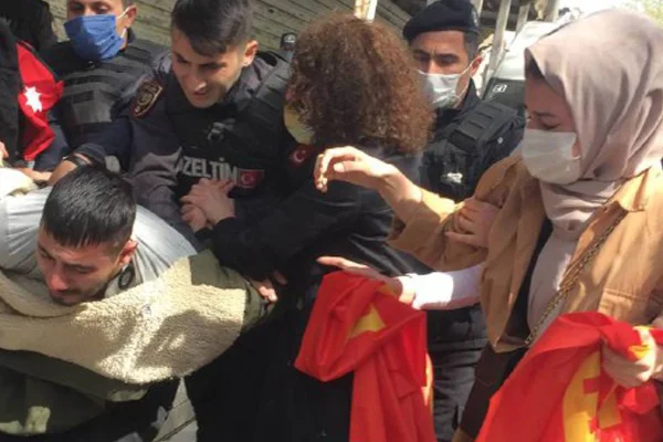 Taksim'de 80 gözaltı