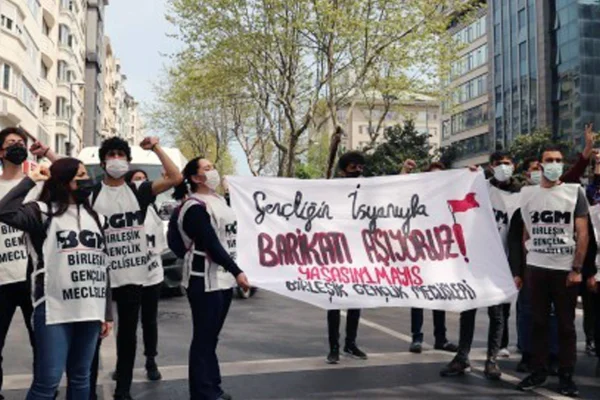 Barikatları aşıp Taksim'e ulaştılar