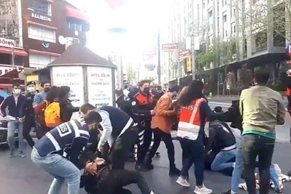 Aynaya bakmayan iktidar