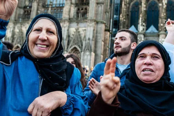 Her dernekte ayak izleri saklı