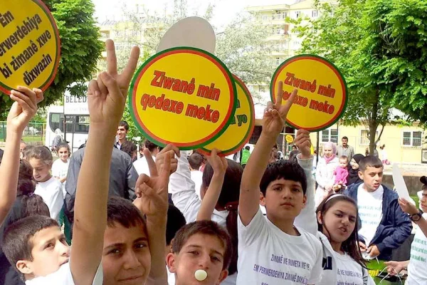 Kürtçe tehdit ve saldırı altında