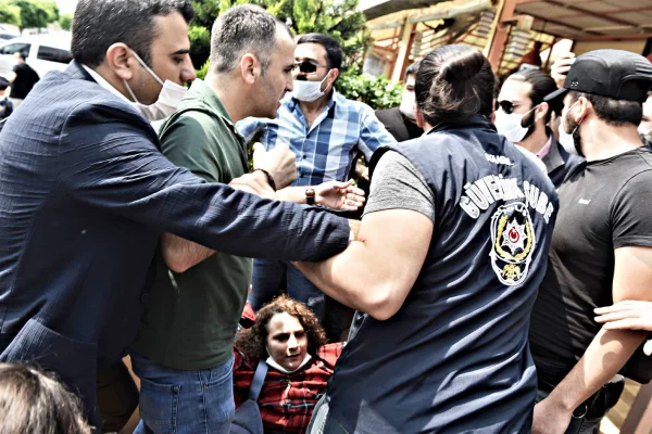 Demokrasi yürüyüşüne devlet saldırısı