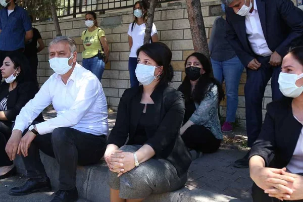 Buldan adalet nöbetini tuttu