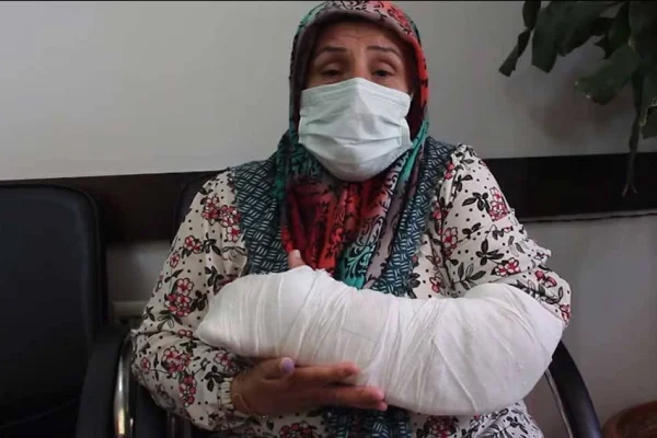 Polis kolunu ve dişlerini kırdı