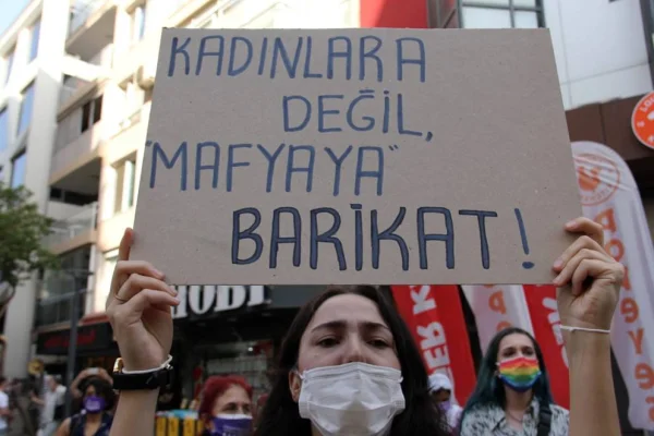Kadınlara değil mafyaya barikat!