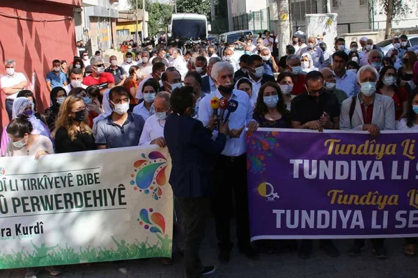 Kürtçe resmi dil olsun