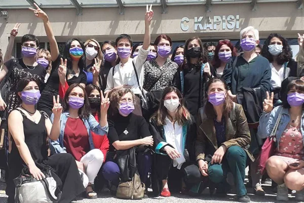 Kadınlar duruşmaya çıkmadı