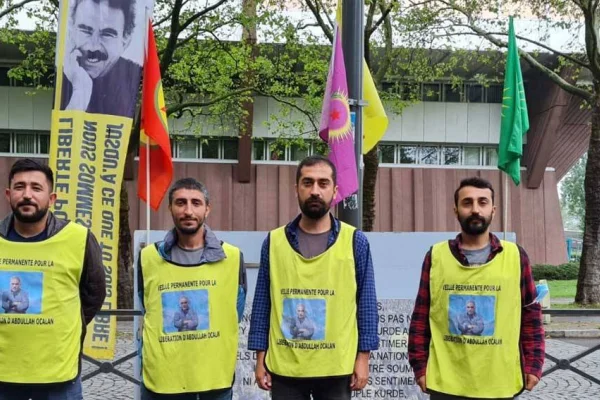 Nöbeti gençler devraldı