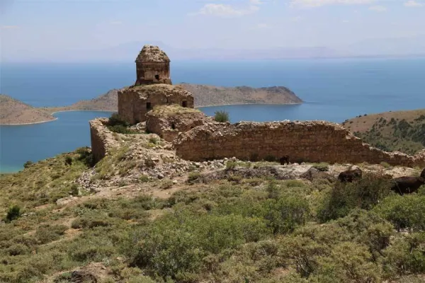 St. Thomas Ermeni Manastırı yok ediliyor