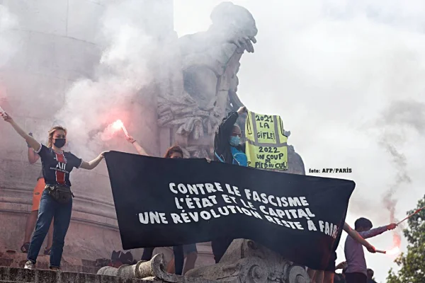 Paris’te özgürlük yürüyüşü