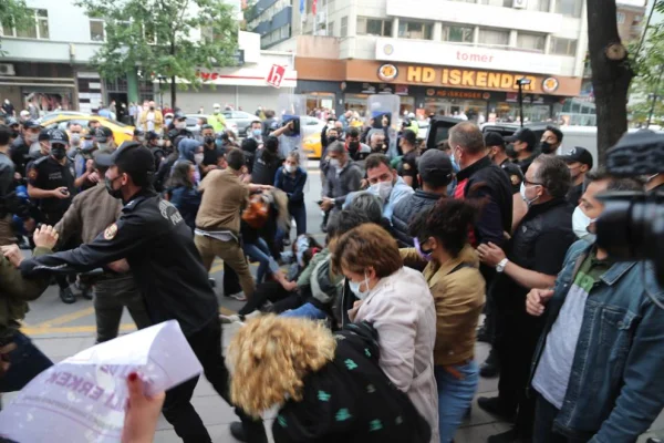 İstanbul Sözleşmesi eyleminde kadınlara işkence