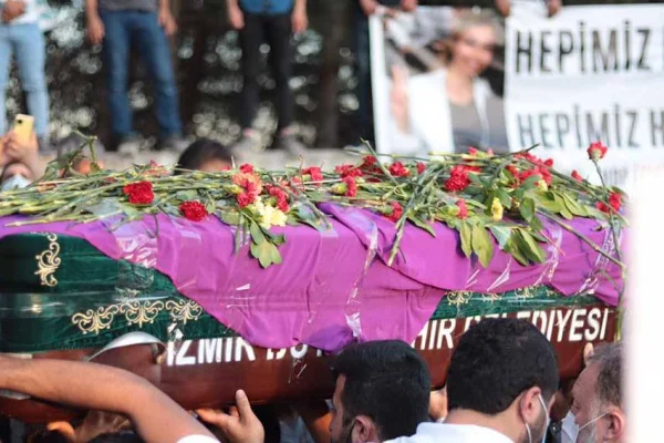 Tutsak iki kardeşi cenazedeydi