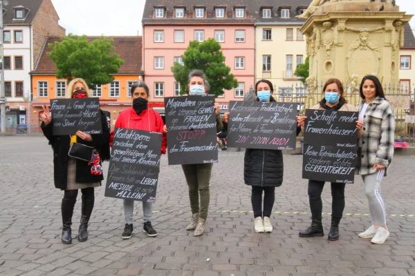 Kadın cinayetleri Almanya’da protesto edildi