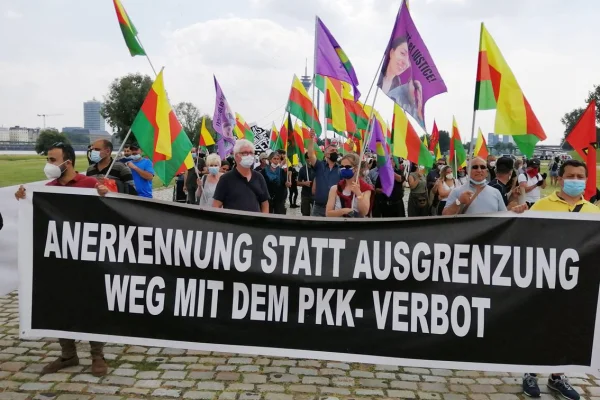 Düsseldorf’ta polis yasası protesto edildi