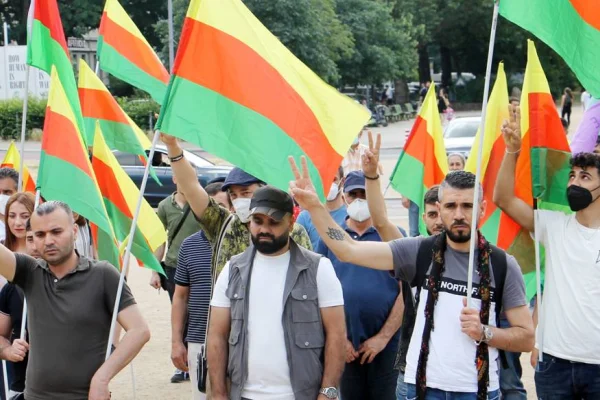 Gençler Berlin'de gerilla direnişini selamladı