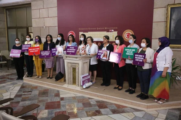 HDP komisyondan çekildi 