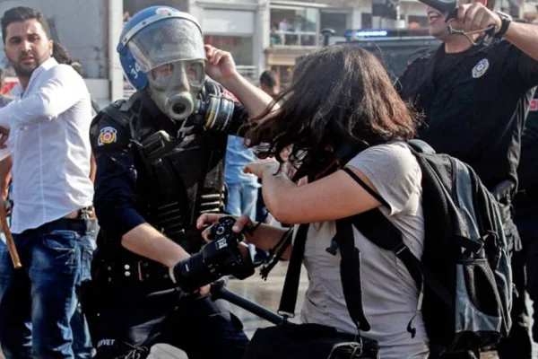 Gazetecilere polis şiddetine karşı kampanya 