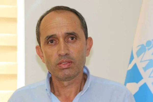 İsraf gırtlaklarına kadar
