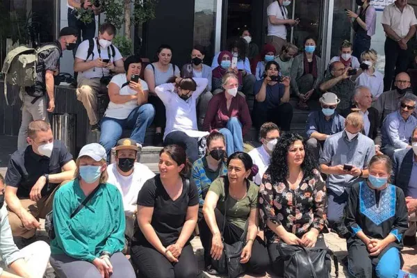 Bir otel lobisinde Kürdistan gerçeği