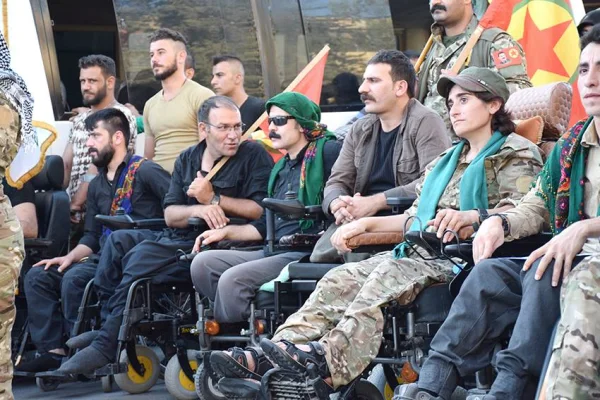 Savaş gazilerinden anlamlı yürüyüş