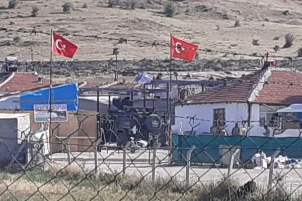 Irkçı saldırıyı Türk bayrağı ile örttüler