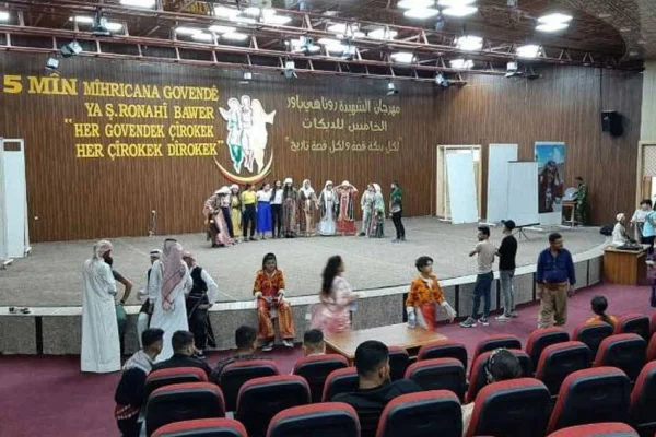 Her halay bir öyküdür