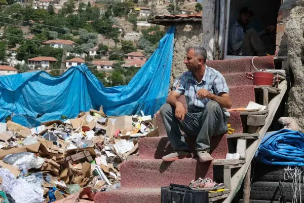 Atık kağıt işçilerinin çöpüne de göz diktiler
