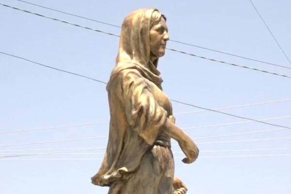 Şengal’e Gulê Ana’nın heykeli dikildi
