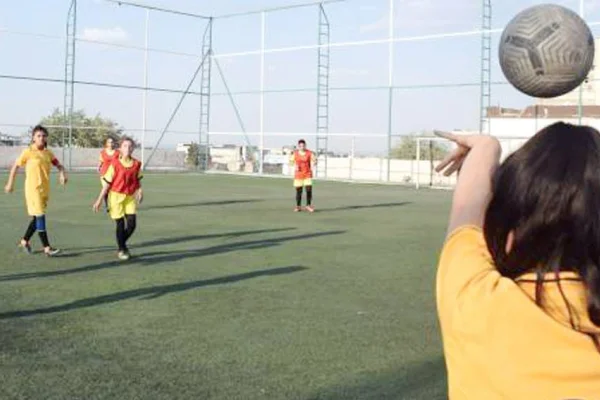 Kobanê’de Genç Kadın Futbol Turnuvası sürüyor