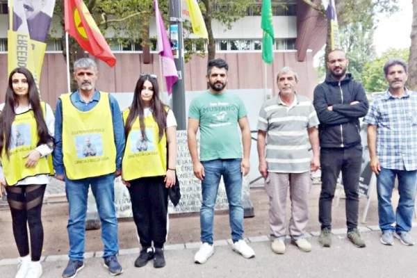 Özçelik ailesi Özgürlük Nöbeti’nde