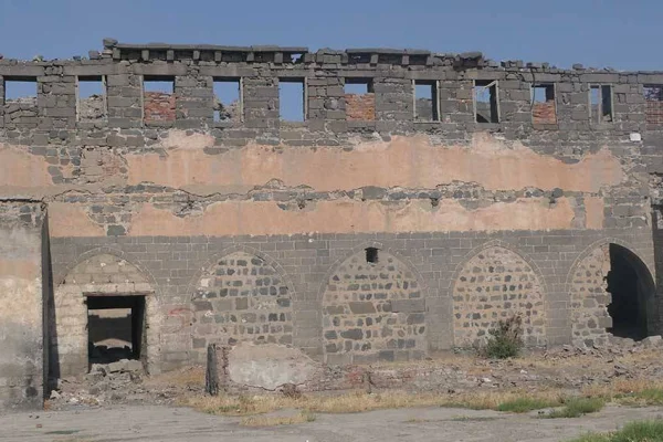 Surp Sarkis Kilisesi soykırıma meydan okuyor