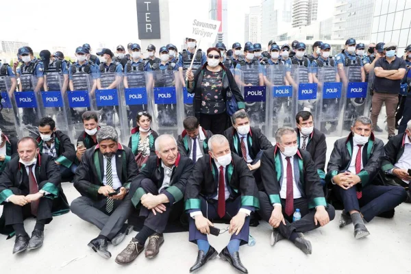 Hiç mi hiç değiştirmeyeceğiz yolumuzu?