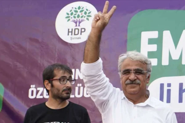 İki ittifaka da seslendi