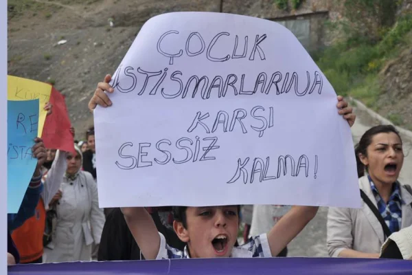 Tecavüzcüyü eğitmen diye kim atıyor? 