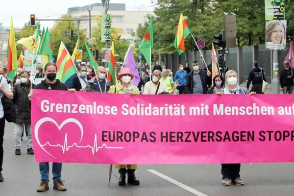 Berlin'de binler adil bir toplum için yürüdü