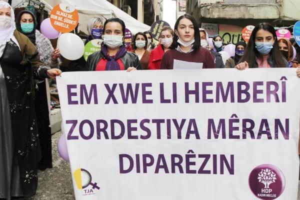 Basın açıklaması suç, pankart suç delili!