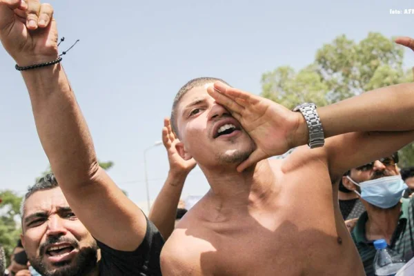 Tunus'da otoriterleşme eleştirisi