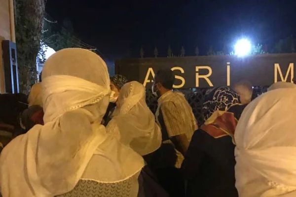 Sadece aile mezarlığa alındı