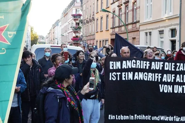  Zapatistalar Frankfurt’ta Kürtlerle buluştu