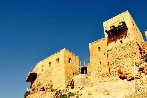 Askerler Bûnisra’yı ateşe verdi