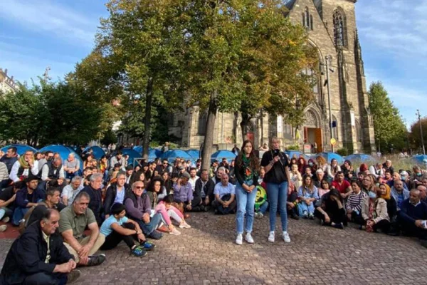 Polis Strasbourg’da eylemcilere saldırdı!