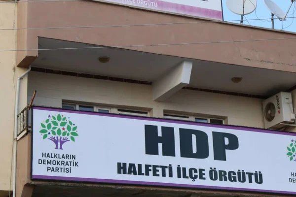 HDP binalarını taşlayın!